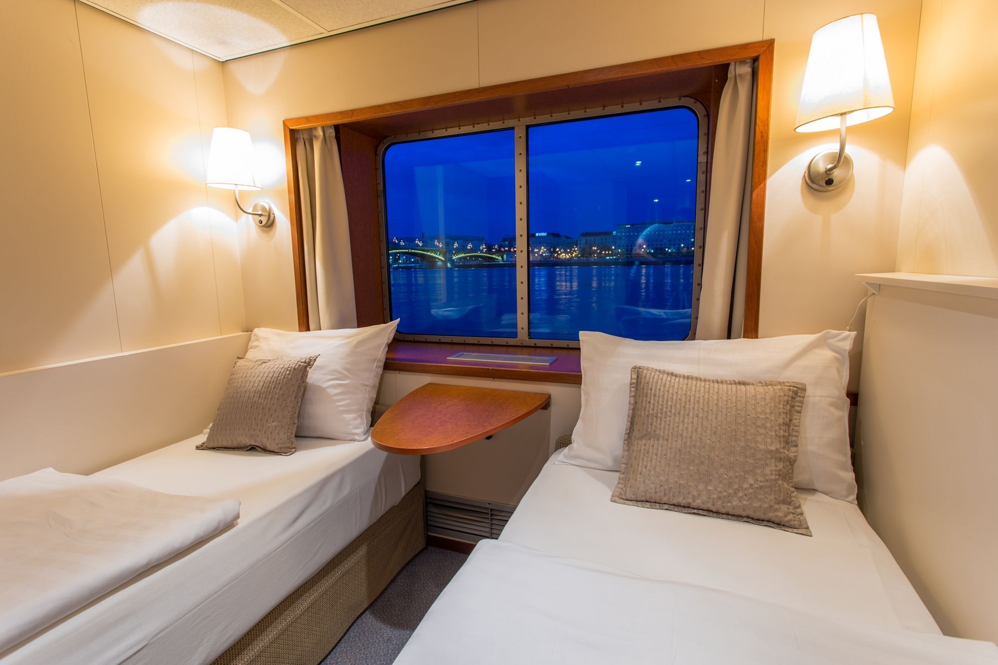 Onriver - Ms Maribelle Hotel
