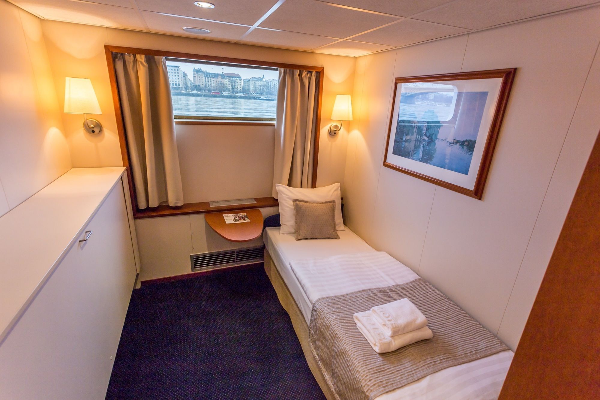 Hotel Onriver - Ms Maribelle