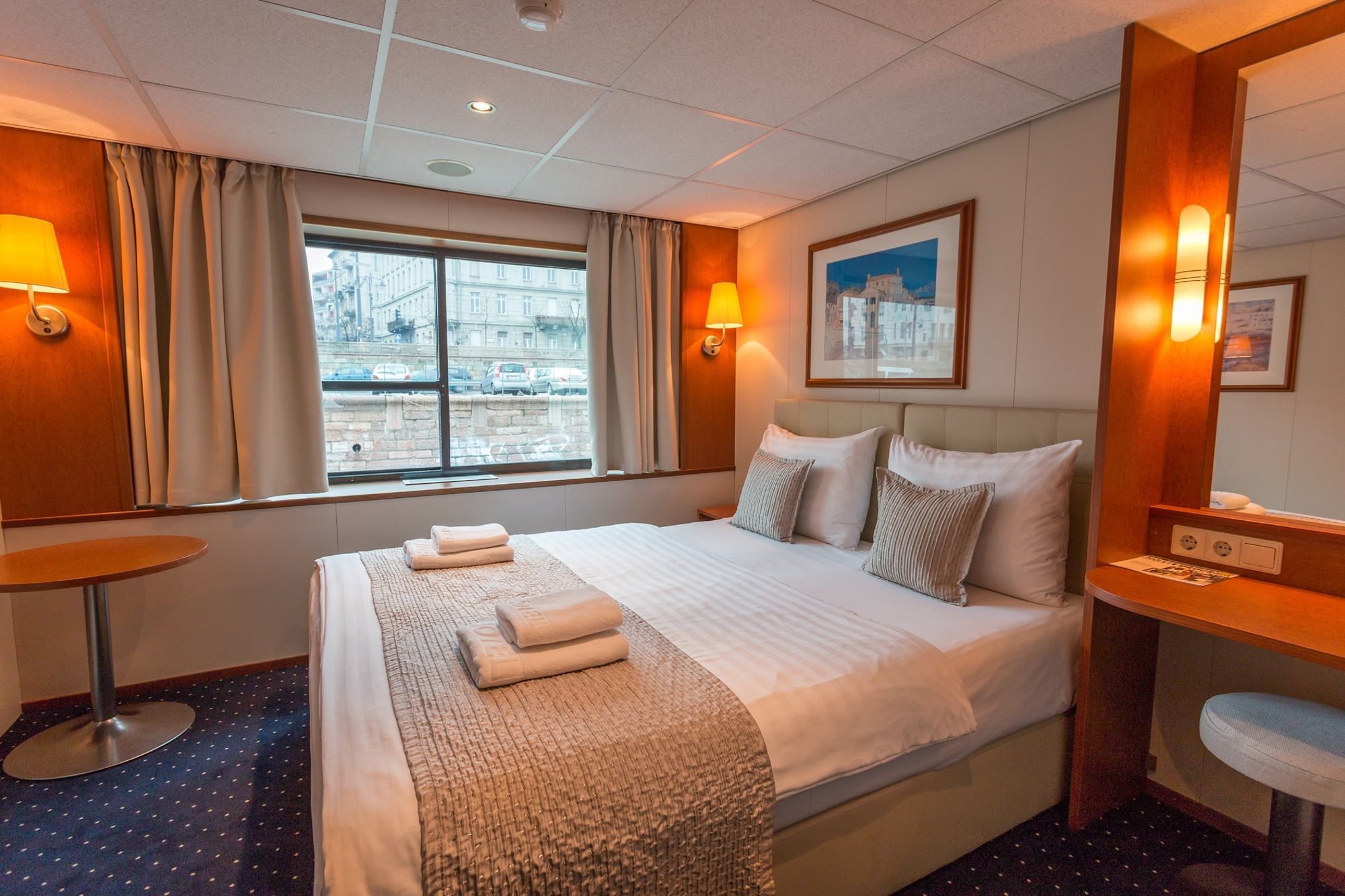 Hotel Onriver - Ms Maribelle Budapest