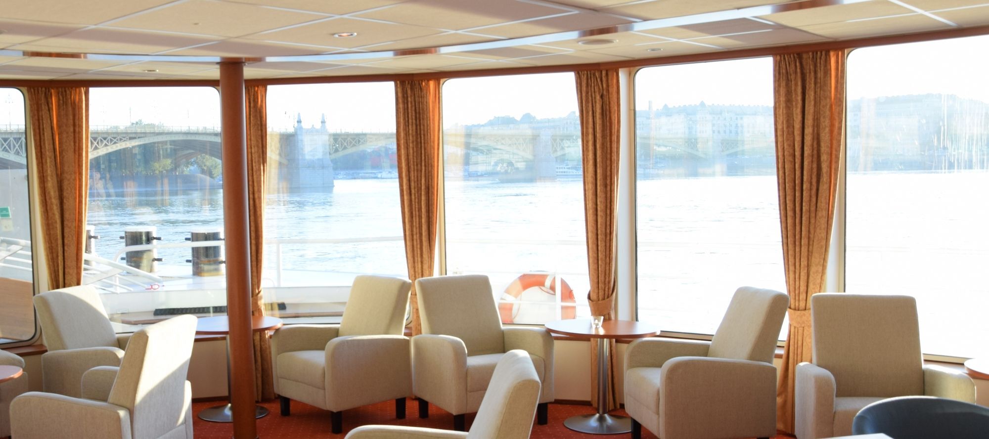 Hotel Onriver - Ms Maribelle