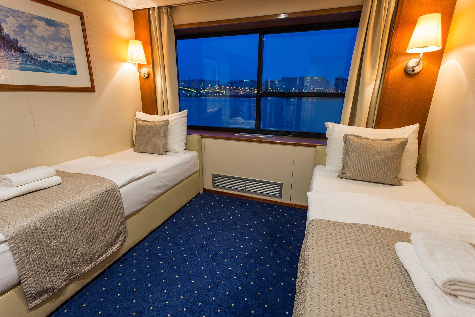 Hotel Onriver - Ms Maribelle